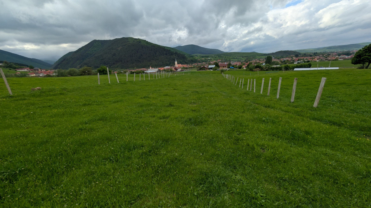 Teren cu peisaj spectaculos în Gura Râului – munte, aer curat, libertate