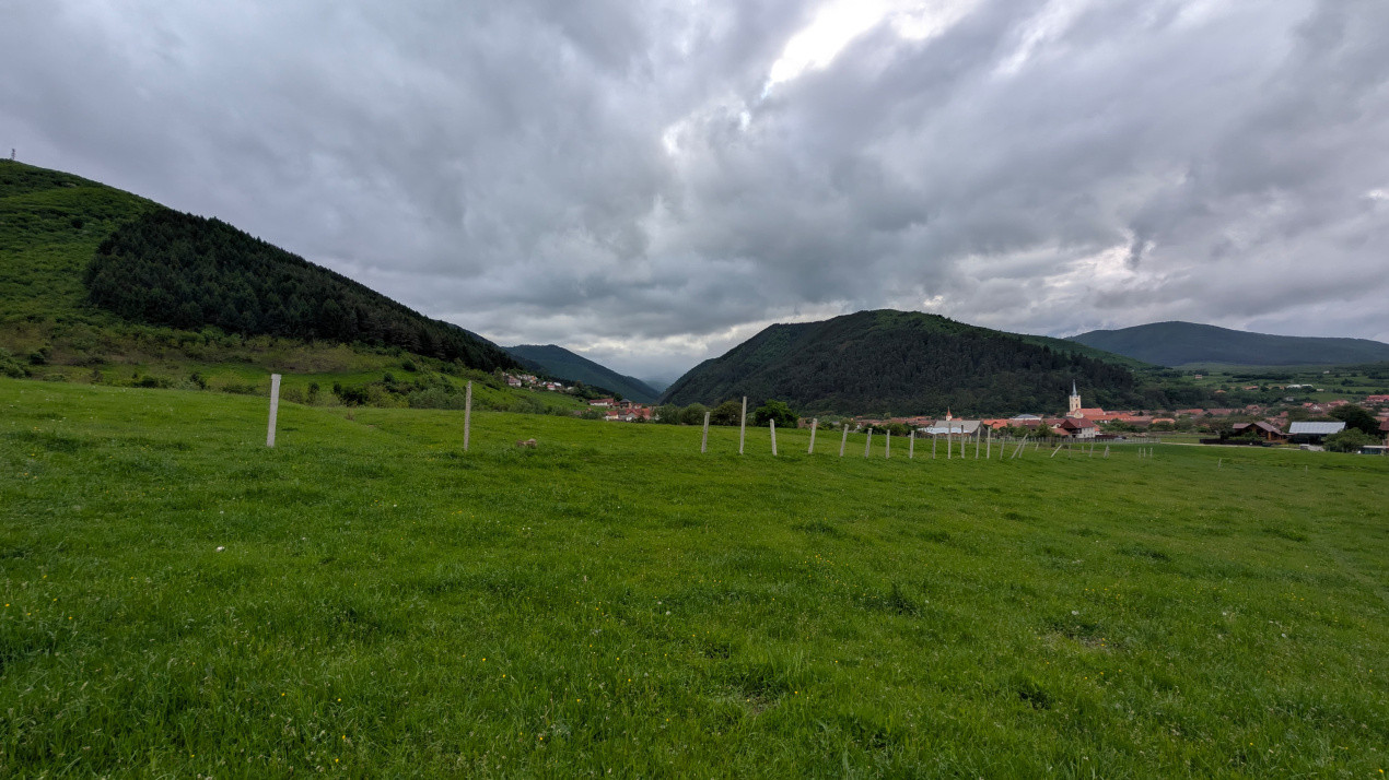 Teren cu peisaj spectaculos în Gura Râului – munte, aer curat, libertate