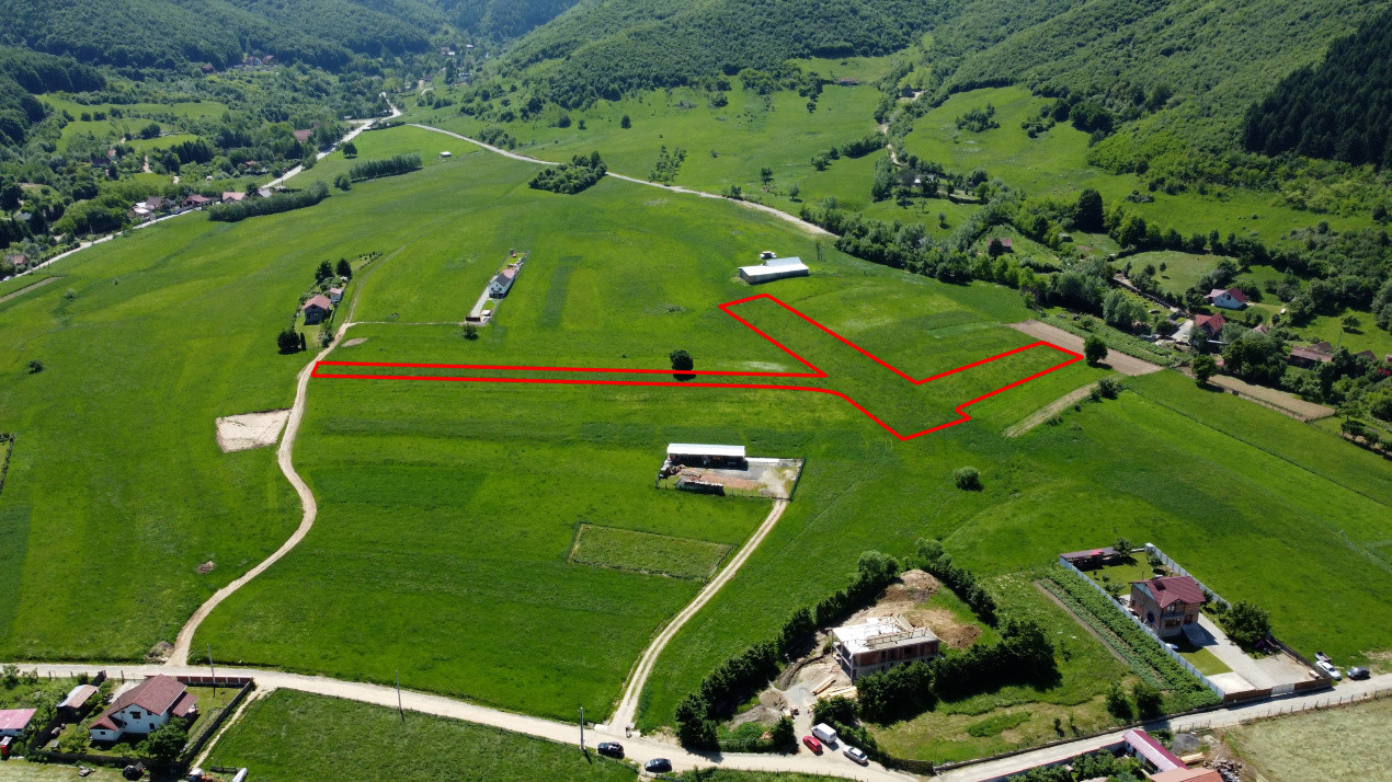 Teren cu peisaj spectaculos în Gura Râului – munte, aer curat, libertate