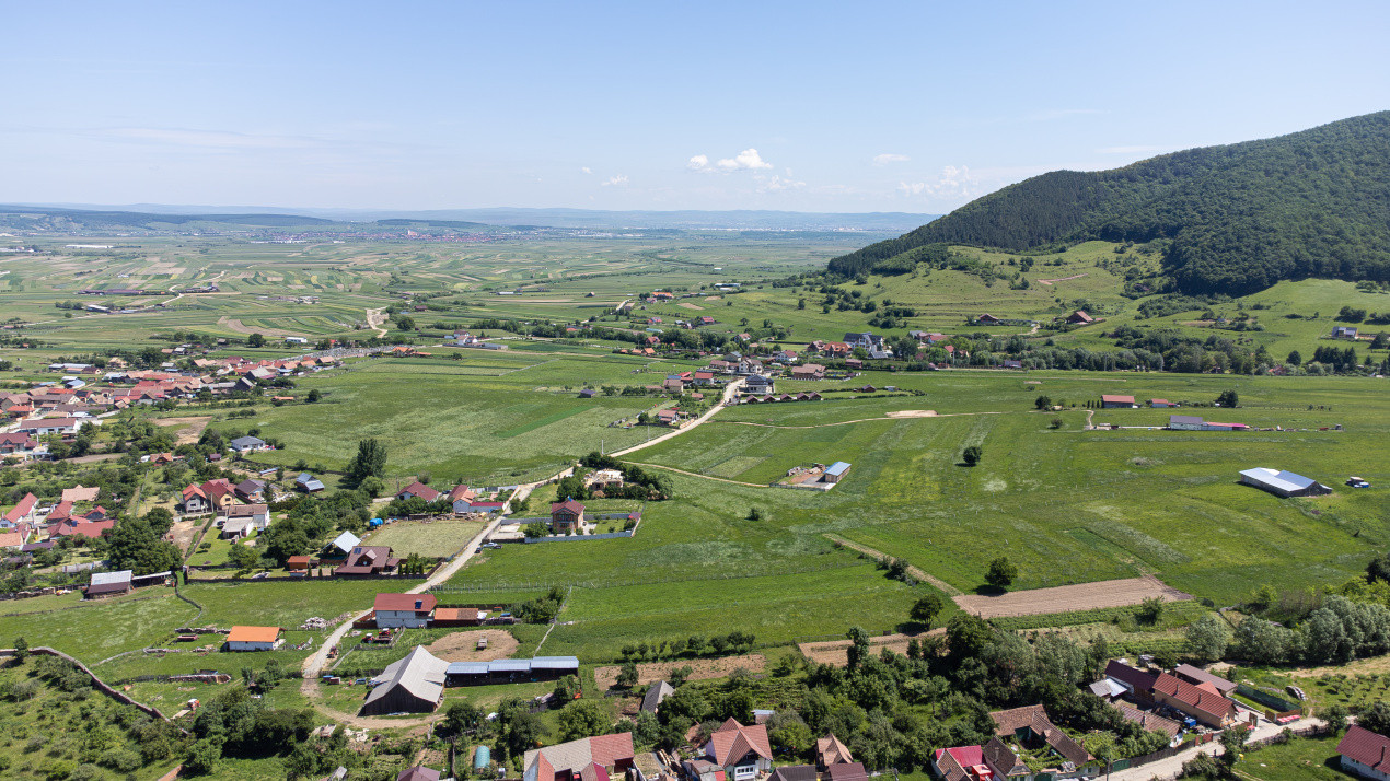 Teren cu peisaj spectaculos în Gura Râului – munte, aer curat, libertate
