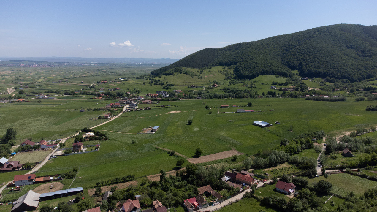 Teren cu peisaj spectaculos în Gura Râului – munte, aer curat, libertate