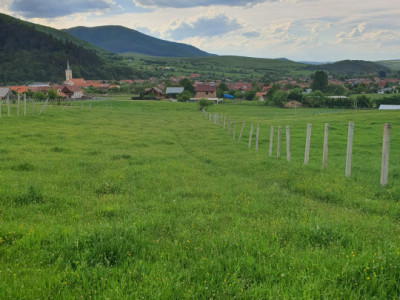 Teren cu peisaj spectaculos în Gura Râului – munte, aer curat, libertate