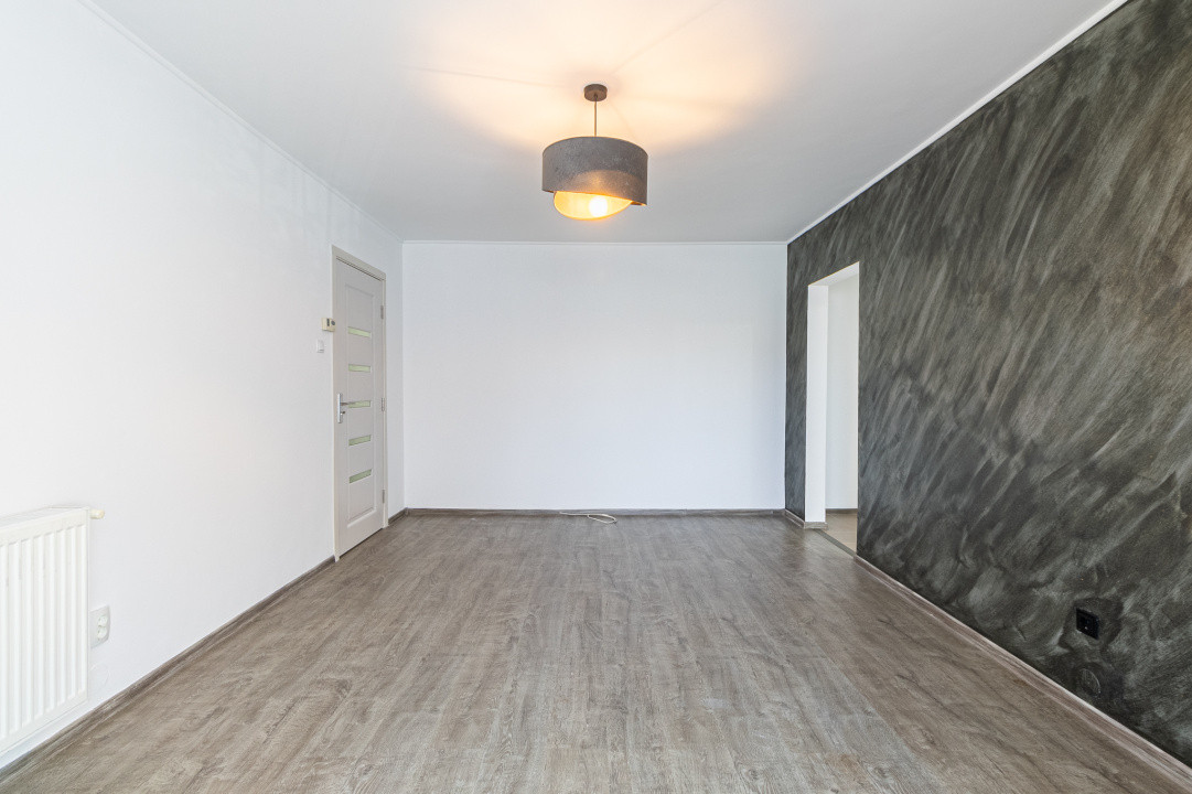 Apartament 2 camere renovat, acces dublu– Centrul Civic, str. Mircea cel Batran