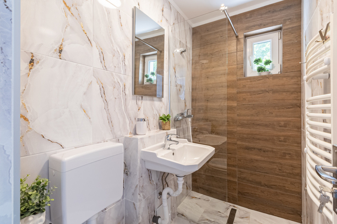 Apartament 2 camere renovat, acces dublu– Centrul Civic, str. Mircea cel Batran