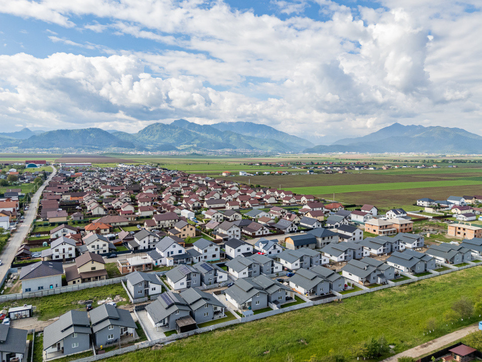 Casa spatioasa, complet utilata in Izvor-Tarlugeni, 10km de Brasov