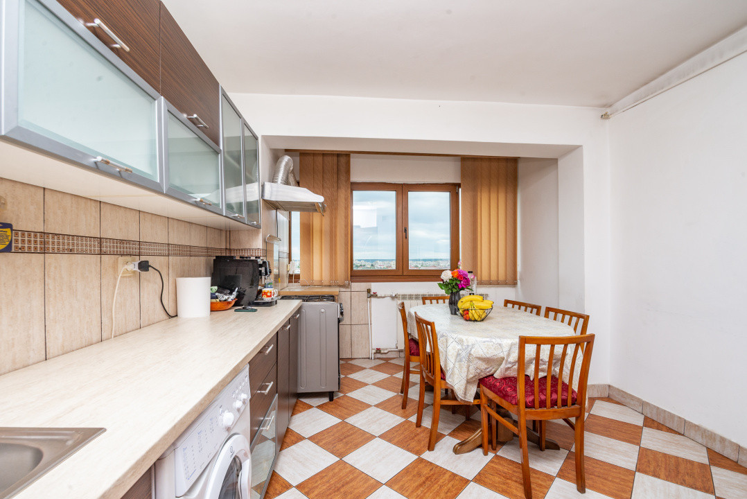 Apartament 3 camere complet mobilat, priveliste panoramica, Bd. Decebal 
