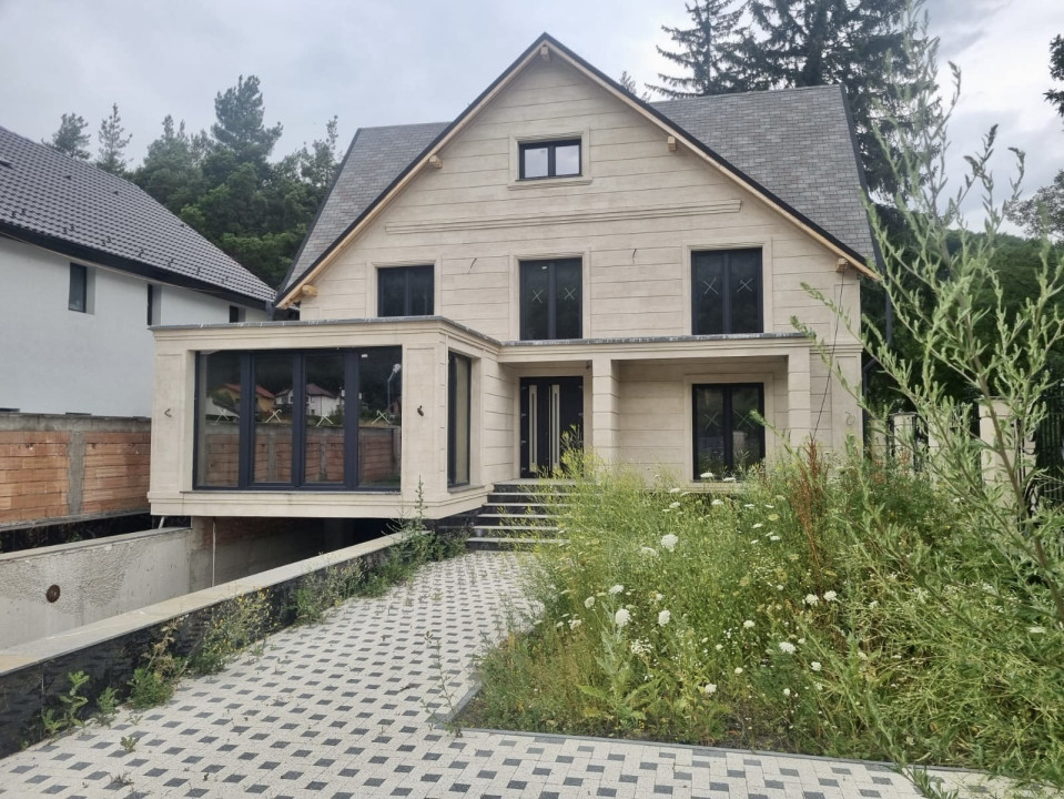 Casă cu 5 camere în zona Bunloc