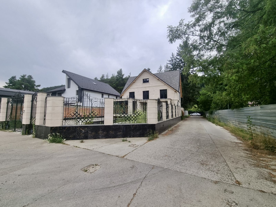 Casă cu 5 camere în zona Bunloc