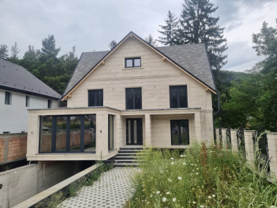 Casă cu 5 camere în zona Bunloc