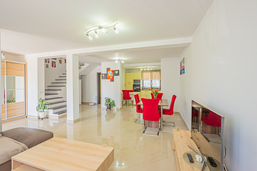 Casă 4 camere, 188 mp curte - Cartier Guşteriţa, Sibiu