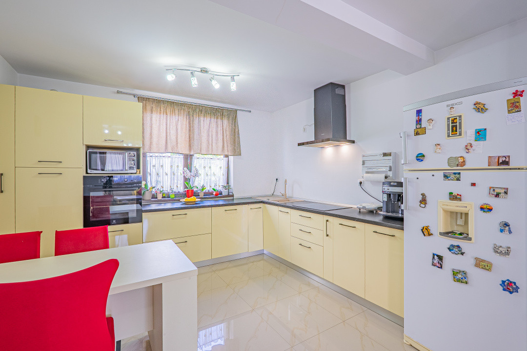 Casă 4 camere, 188 mp curte - Cartier Guşteriţa, Sibiu