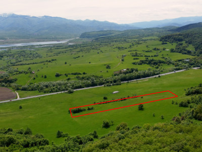 Teren de vânzare – 8.300 mp la intrare in Bradu, județul Sibiu