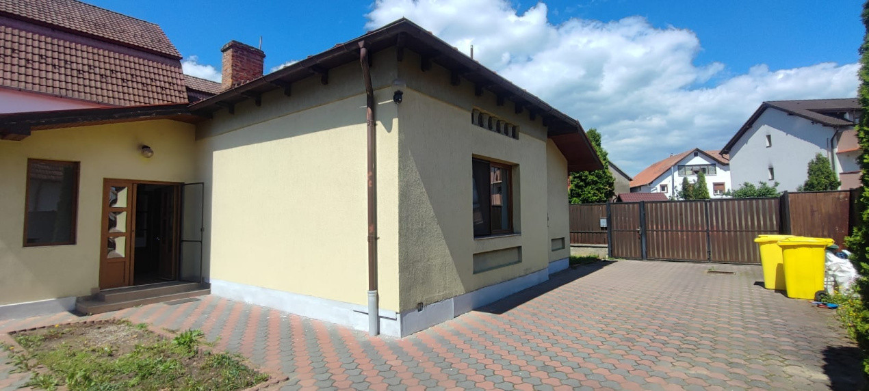 Casă de închiriat – 2 dormitoare, 100 mp utili + curte 220 mp, garaj, filigorie
