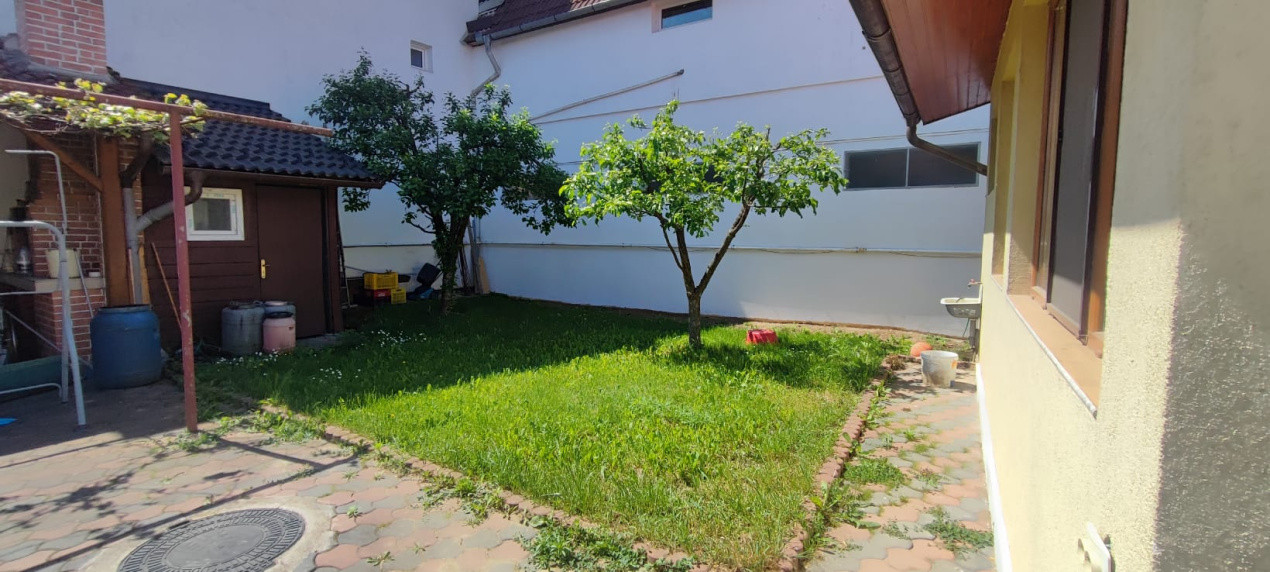 Casă de închiriat – 2 dormitoare, 100 mp utili + curte 220 mp, garaj, filigorie