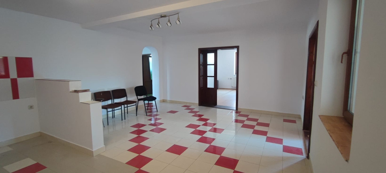 Casă de închiriat – 2 dormitoare, 100 mp utili + curte 220 mp, garaj, filigorie