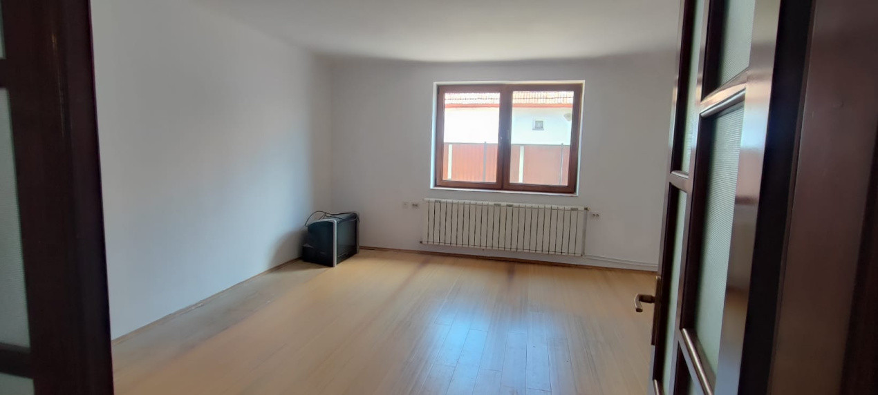 Casă de închiriat – 2 dormitoare, 100 mp utili + curte 220 mp, garaj, filigorie