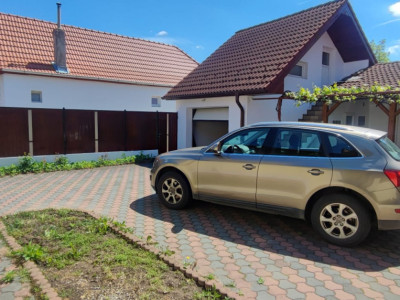 Casă de închiriat – 2 dormitoare, 100 mp utili + curte 220 mp, garaj, filigorie