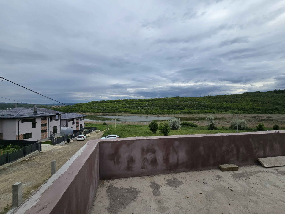 Casă parter + etaj în Valea Adâncă