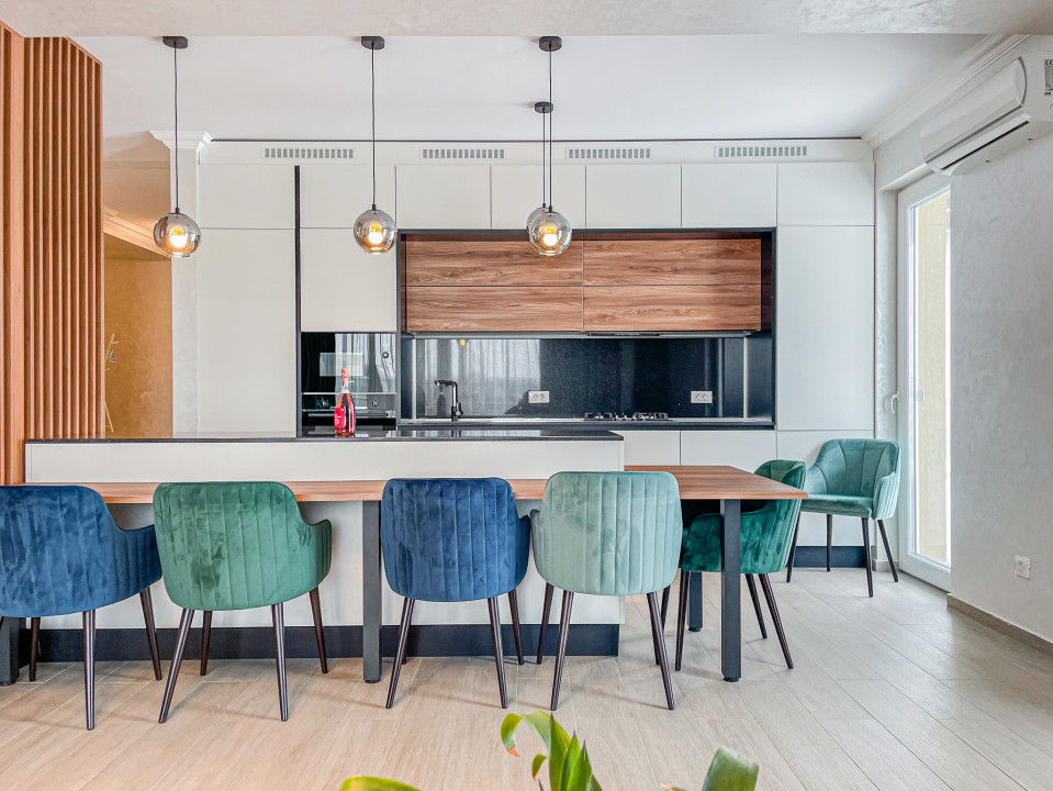 Penthouse 4 camere cu terasa generoasa si garaj subteran , zona Coresi