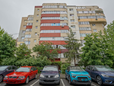 Vânzare apartament cu 3 camere, strada Pârâului, zona Răcădău