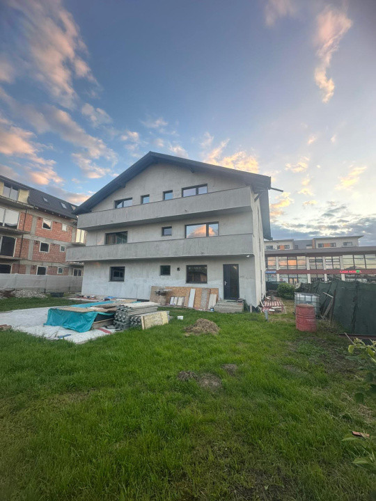 Apartament 3 camere- zona Tractorul Str. Bacovia