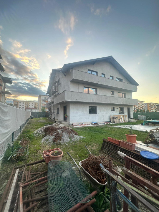 Apartament 3 camere- zona Tractorul Str. Bacovia