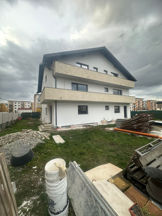 Apartament 3 camere- zona Tractorul Str. Bacovia