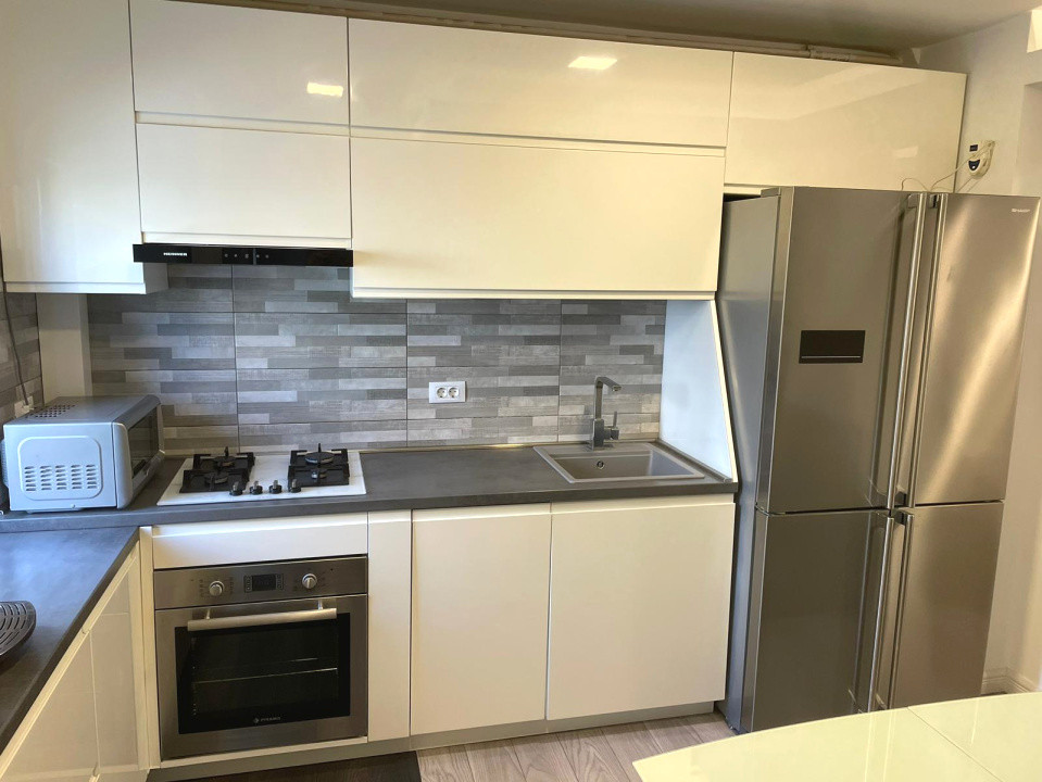 Apartament 3 camere, 1 mai, etaj 1, 78mp.
