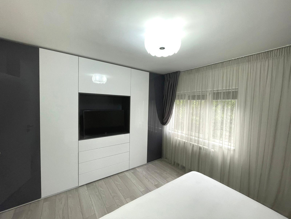 Apartament 3 camere, 1 mai, etaj 1, 78mp.