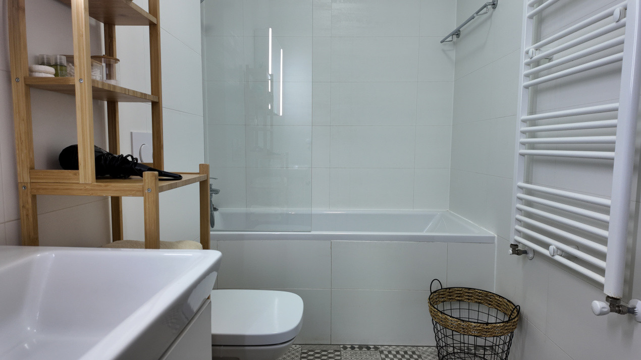 Închiriere apartament cu 2 camere, modern și complet mobilat, în zona Tractorul