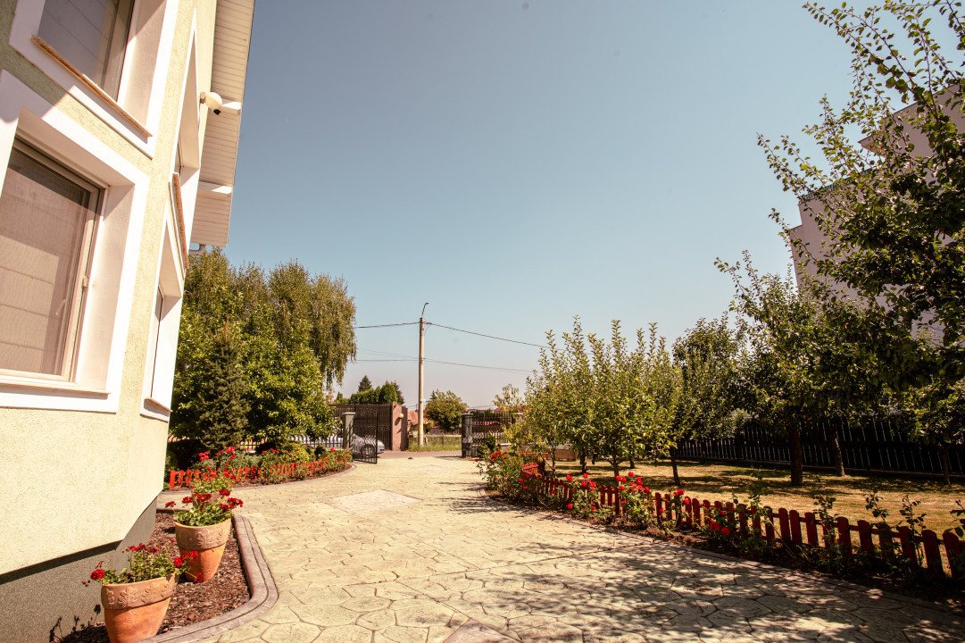 Vila cu piscina și casa de oaspeți  în Unirii, Târgul Mureș