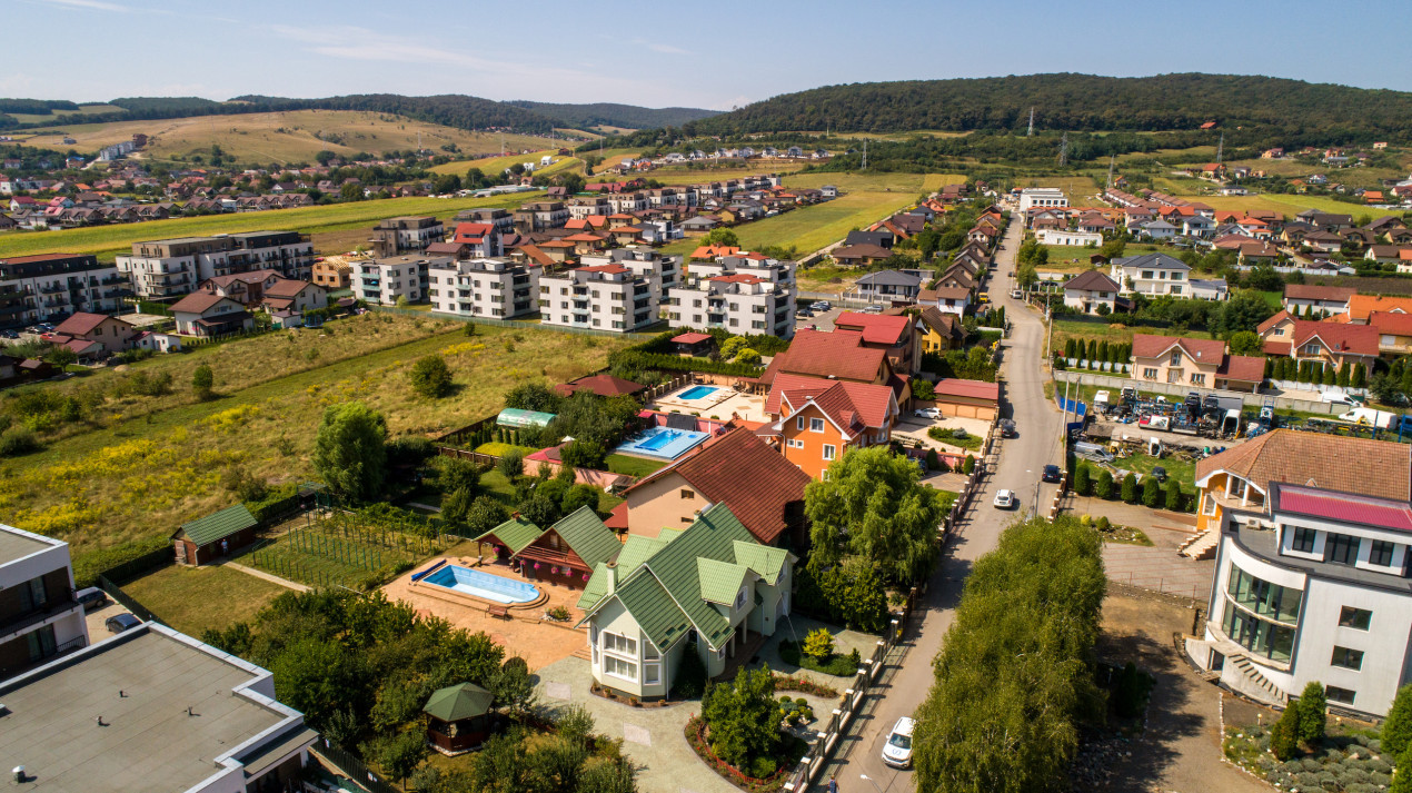 Vila cu piscina și casa de oaspeți  în Unirii, Târgul Mureș