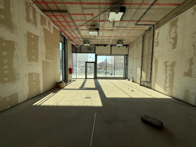 Spatiu comercial 110 MP plus TERASA 48 MP