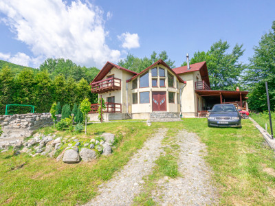 Casă de vacanță spațioasă cu priveliște spectaculoasă în Tocile