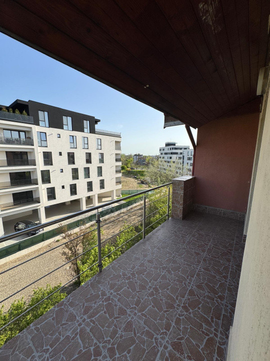 Creează-ți ACASĂ-ul ideal! 3 camere spațioase, lumină naturală din plin! Sisesti
