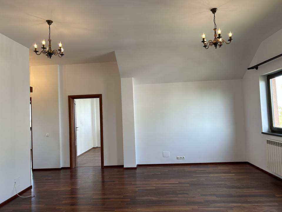 Creează-ți ACASĂ-ul ideal! 3 camere spațioase, lumină naturală din plin! Sisesti