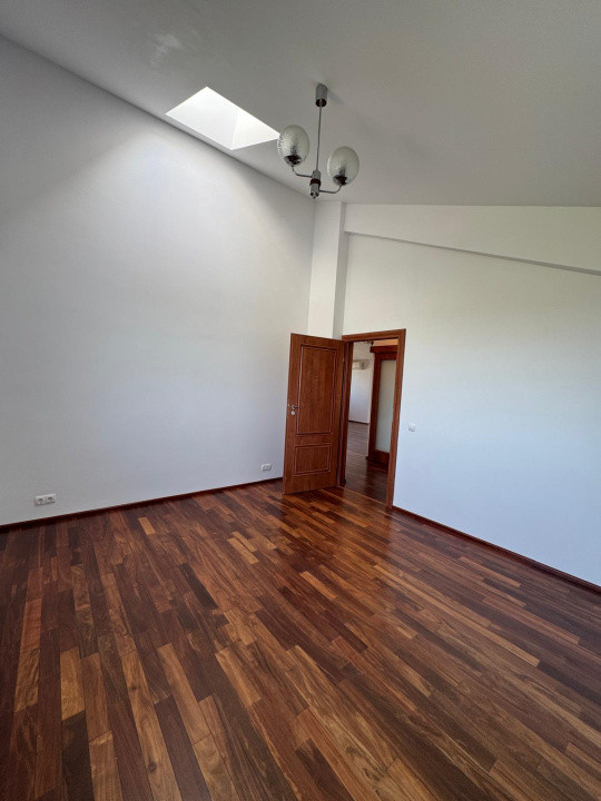 Creează-ți ACASĂ-ul ideal! 3 camere spațioase, lumină naturală din plin! Sisesti