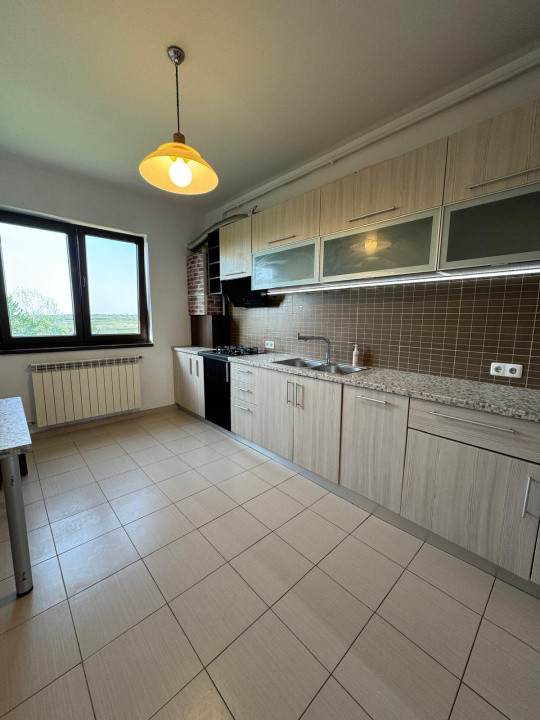 Creează-ți ACASĂ-ul ideal! 3 camere spațioase, lumină naturală din plin! Sisesti