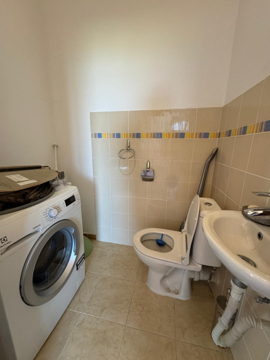 Creează-ți ACASĂ-ul ideal! 3 camere spațioase, lumină naturală din plin! Sisesti