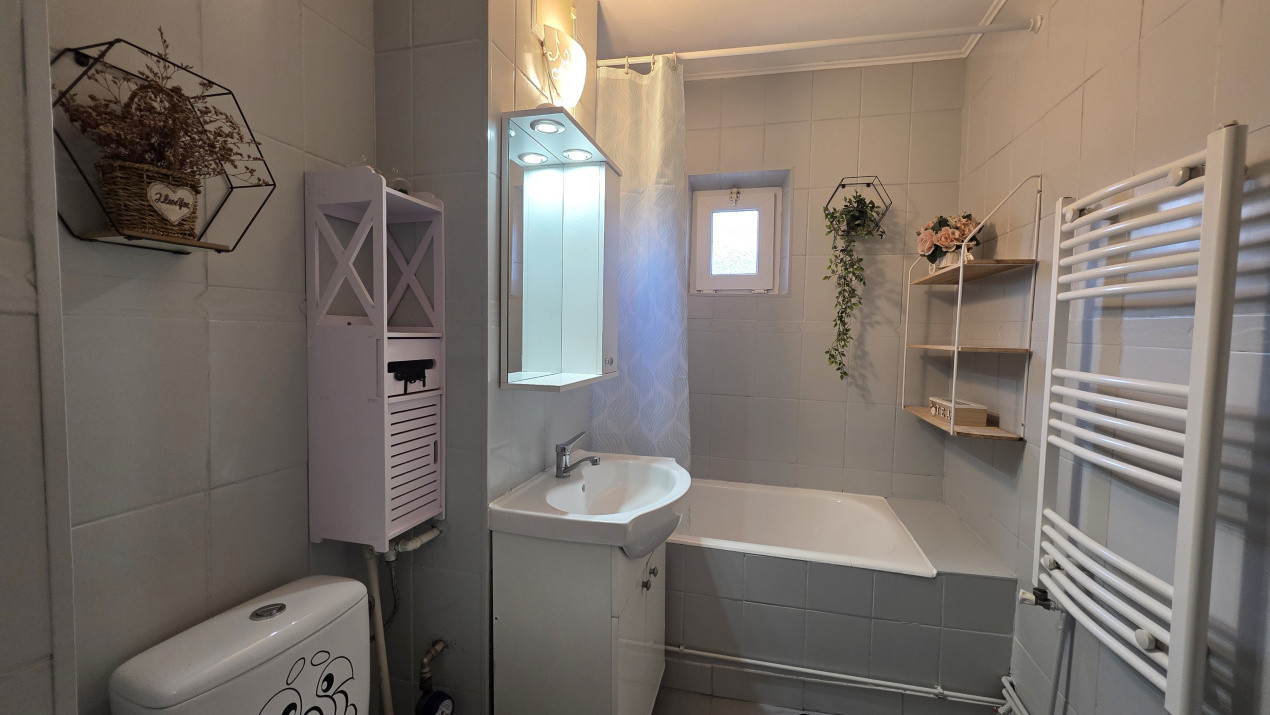 Apartament 2 camere, decomandat, centrala termica, mobilat si utilat