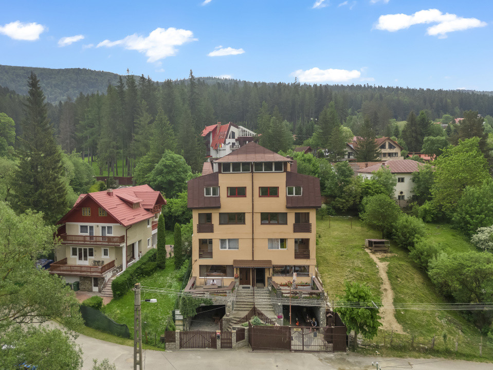 Imobil spectaculos cu 8 camere și 8 băi – Bușteni, cartier Zamora
