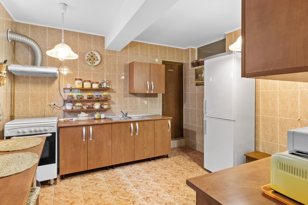 Imobil spectaculos cu 8 camere și 8 băi – Bușteni, cartier Zamora