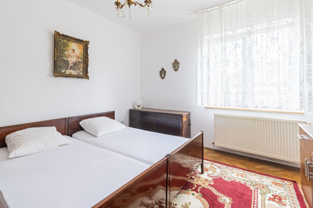 Apartament la etajul 1, mobilat si utilat, zona pieței din Tractorul