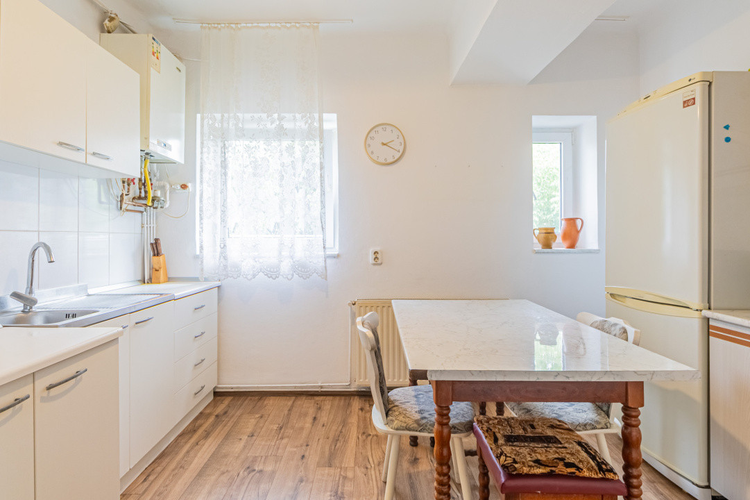 Apartament la etajul 1, mobilat si utilat, zona pieței din Tractorul