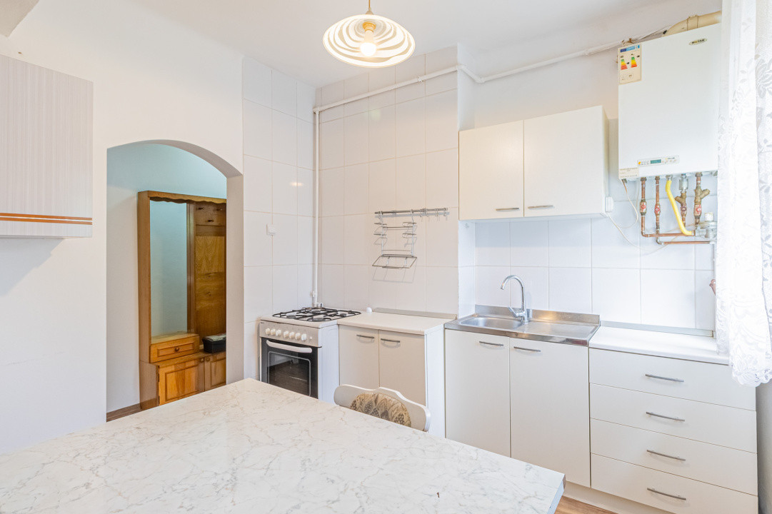 Apartament la etajul 1, mobilat si utilat, zona pieței din Tractorul