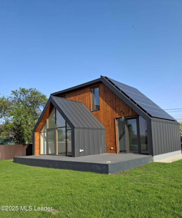 Eco si Modern - Casa de vanzare in Ciofliceni