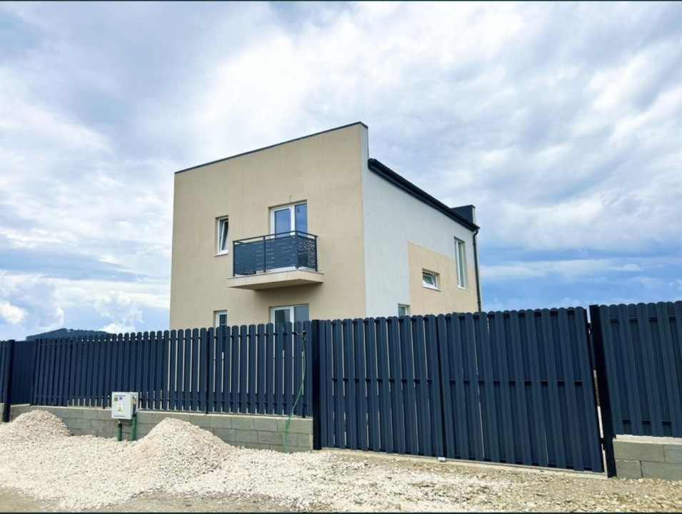 Vând casă individuală cu 3 dormitoare, Sanpetru, utilități, proprietar