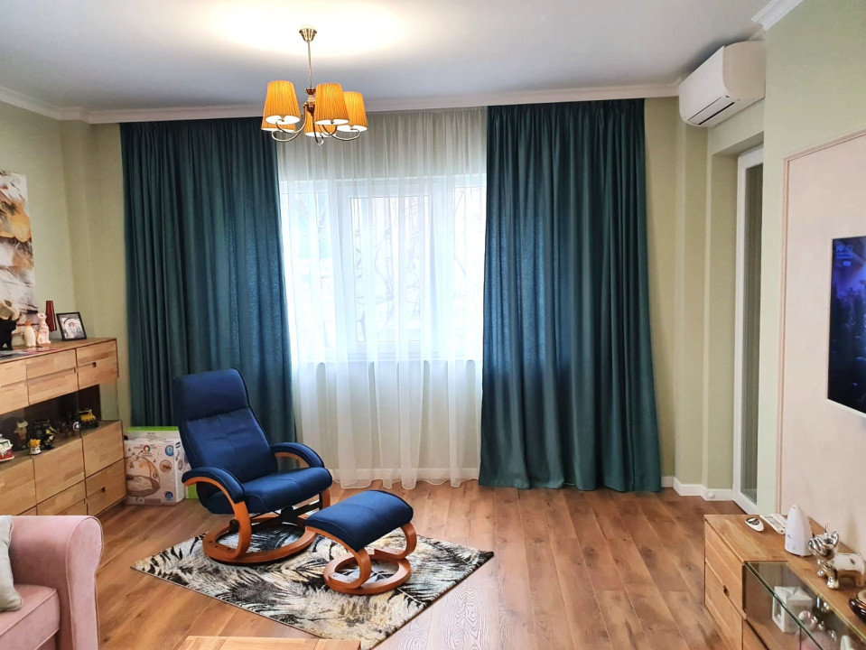 Apartament 3 camere lux, Sf. Apostoli, et. 1