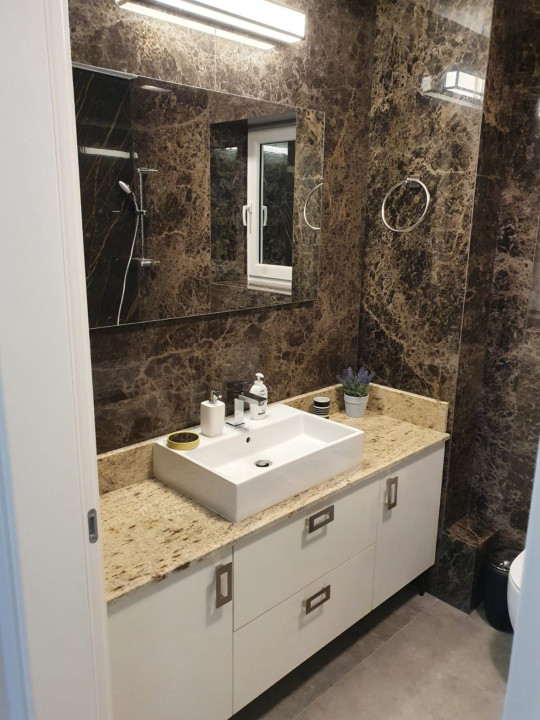Apartament 3 camere lux, Sf. Apostoli, et. 1