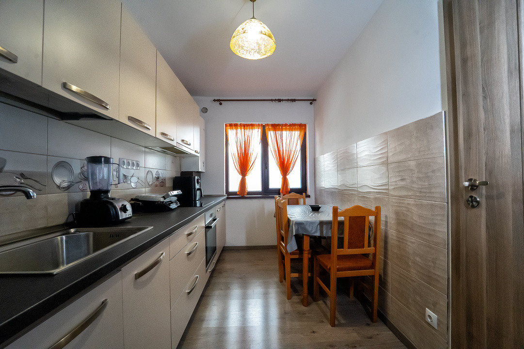 Casă tip triplex – 3 camere, curte, zonă liniștită in cartierul Arhitectilor